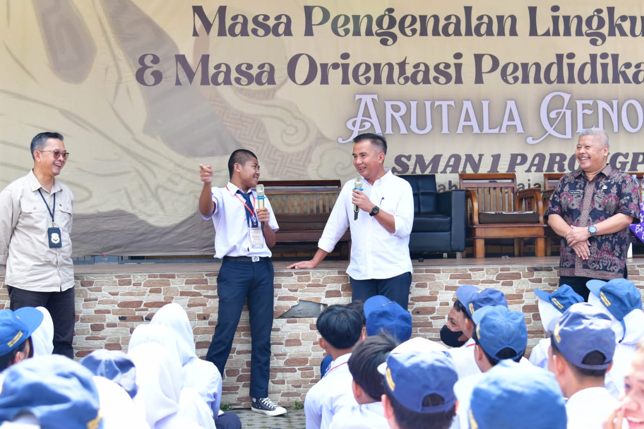 Hari Kedua MPLS, Bey Machmudin Interaksi dengan Siswa SMAN 1 Parongpong