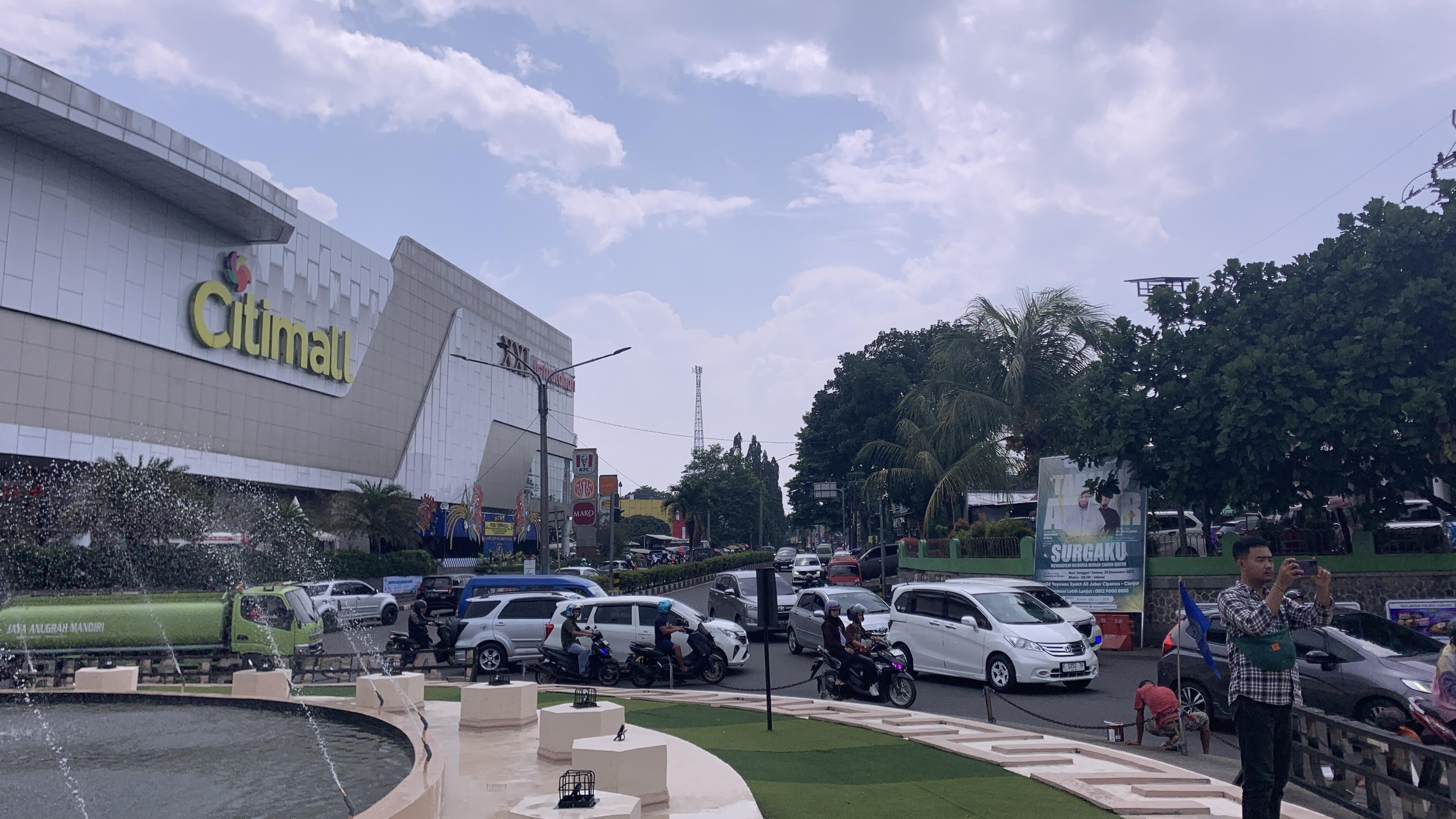 Arus Lalu lintas di Tugu Lampu Gentur Cianjur Mulai Alami Peningkatan