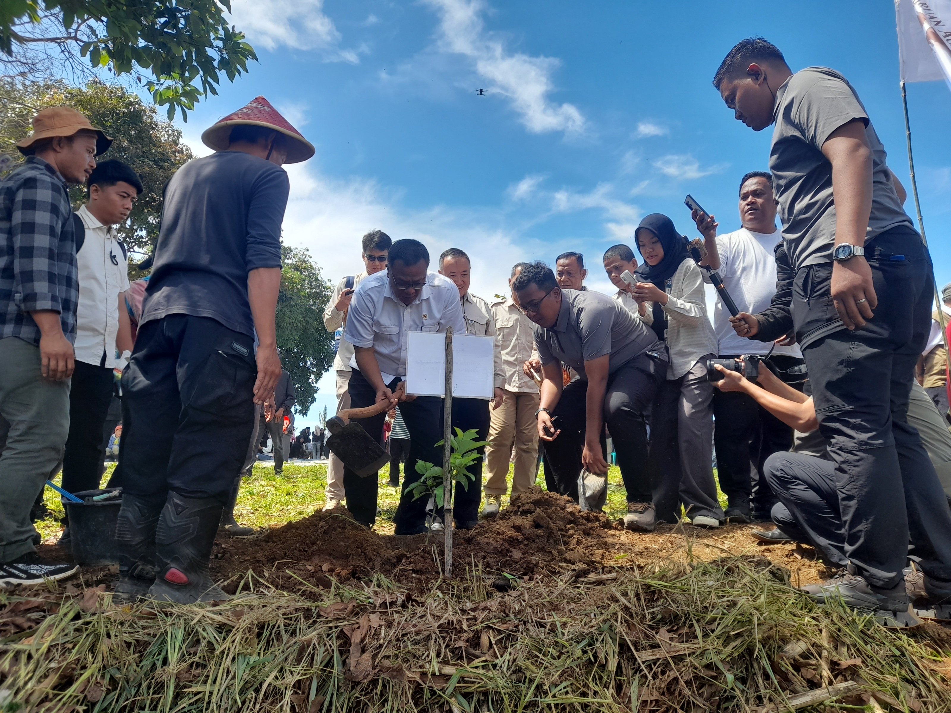 Menteri LH Kritik Korporasi Perusak Lingkungan dan Abaikan Hak Warga