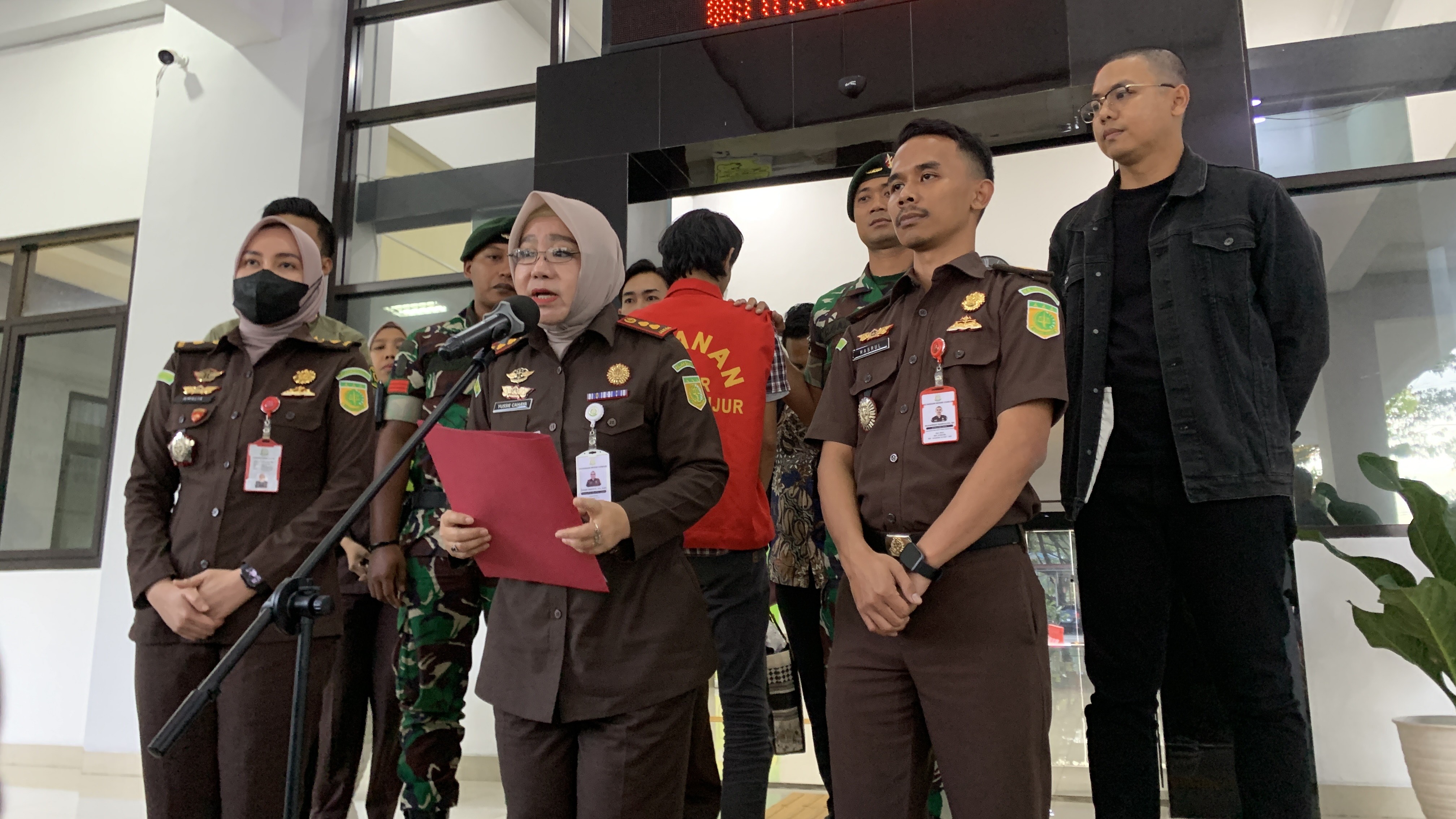 Gelapkan Dana Nasabah Hingga Miliaran Rupiah, Kejari Cianjur Tahan Pegawai Bank HIMBARA 