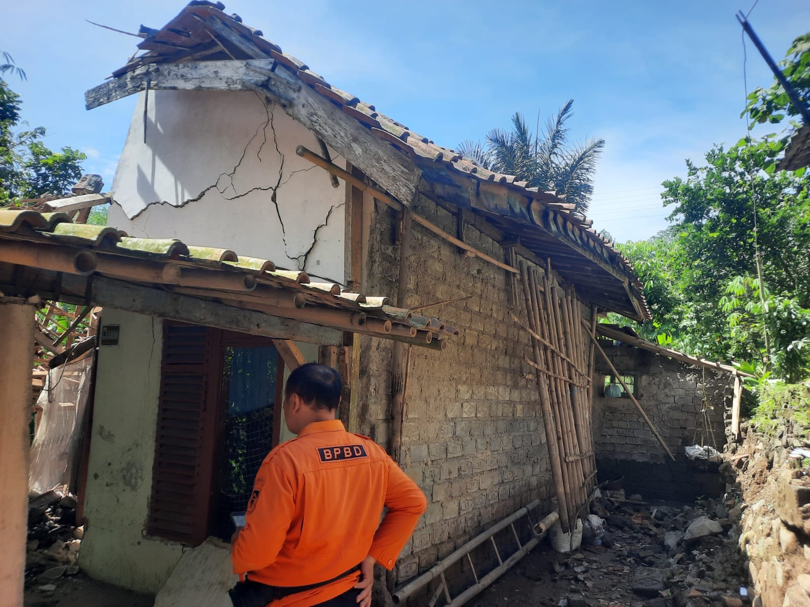 Dua Rumah di Haurwangi Cianjur Rusak Akibat Pergerakan Tanah