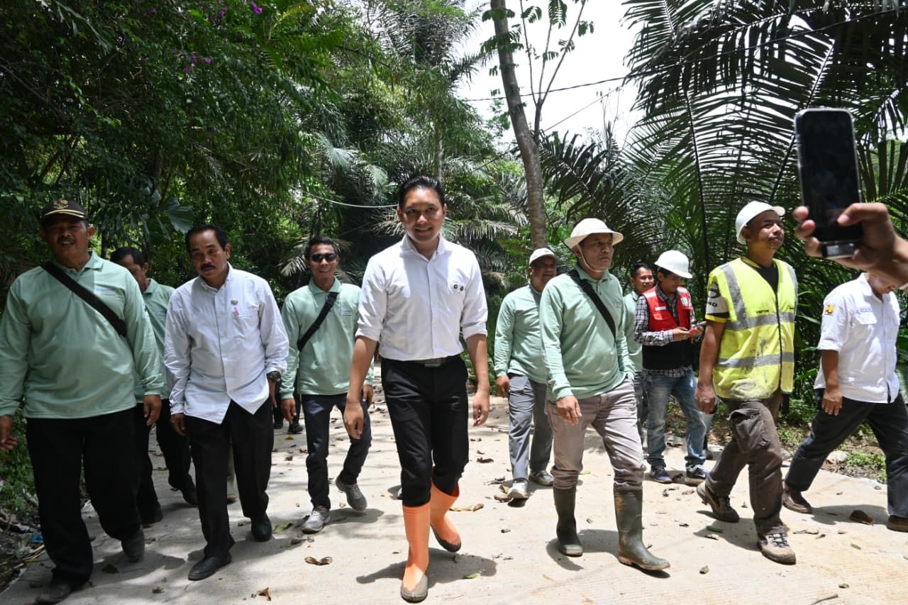 Bupati Cianjur Pastikan Perbaikan Jalan Dago Sukamekar–Tapos Cikangkareng Berjalan Lancar