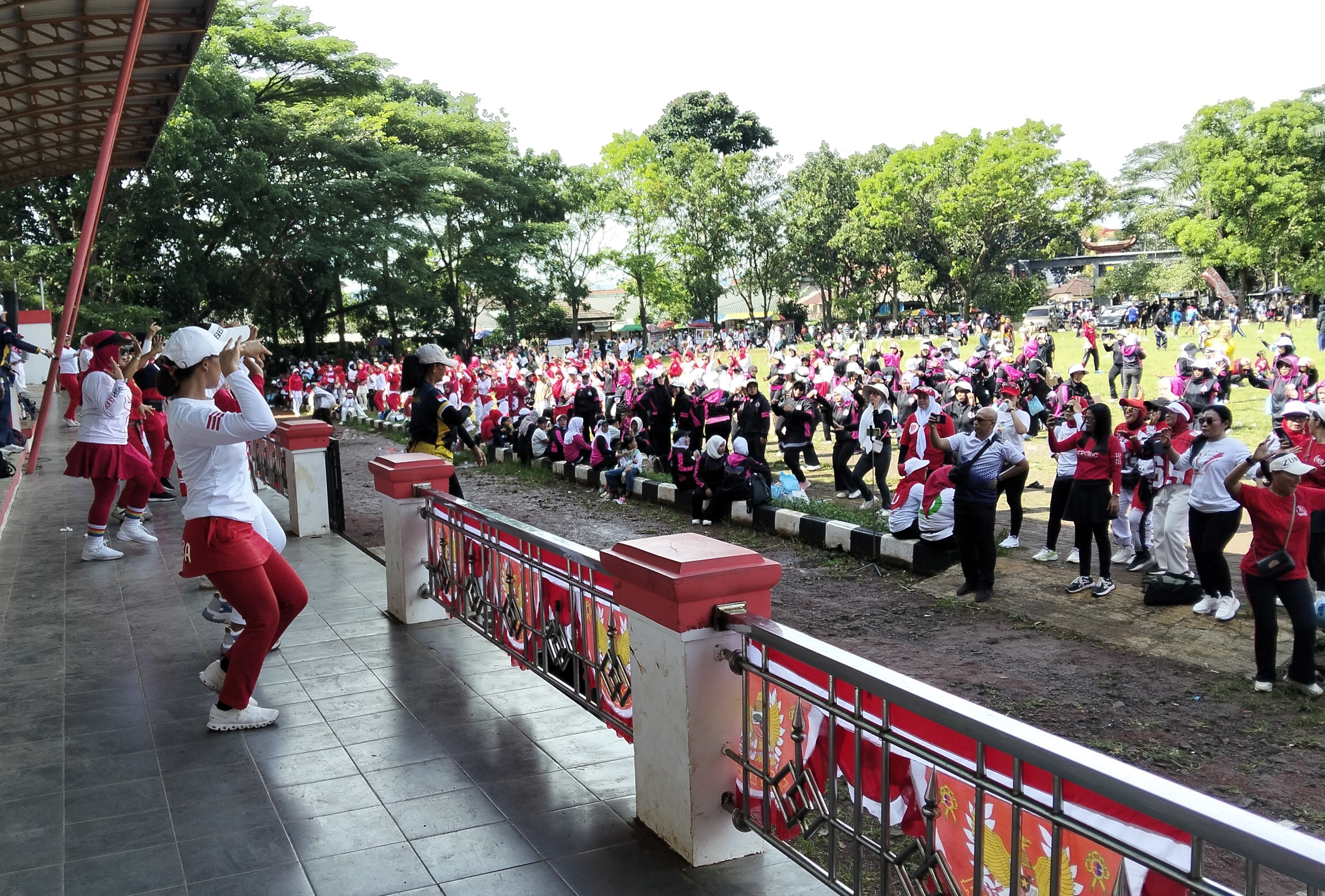 Ribuan Warga Cianjur Antusias Ikuti Senam Holistic Wellness dan Sosialisasi Porsi di Prawatasari