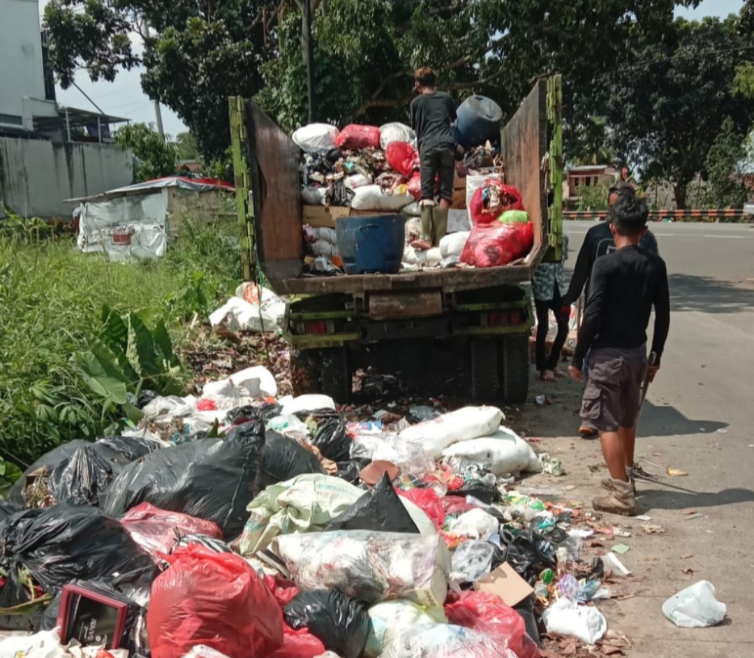 DLH Cianjur Angkut 1.584 Ton Sampah Selama Takbiran dan Libur Lebaran