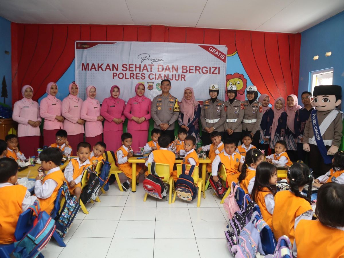 Polres Cianjur Bagikan Makanan Sehat dan Bergizi Gratis Bagi Siswa TK