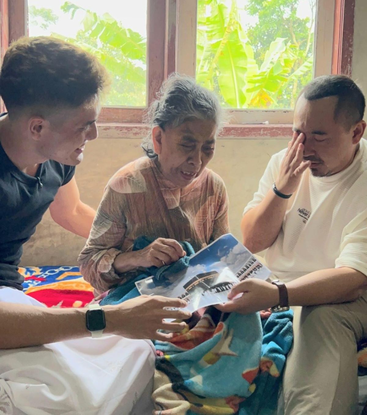 Tuai Simpati Banyak Orang, Nenek Asyiah Dapat Hadiah Umrah Hingga Uang Tunai