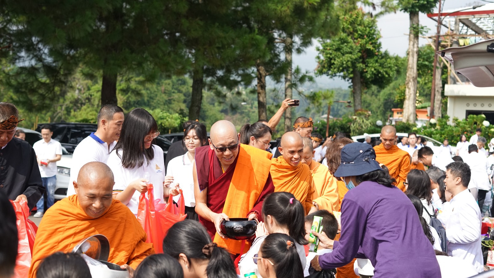 Ratusan Umat Buddha Hadiri Perayaan Kathina 2569 TB di Vihara Sakyawanaram Cianjur