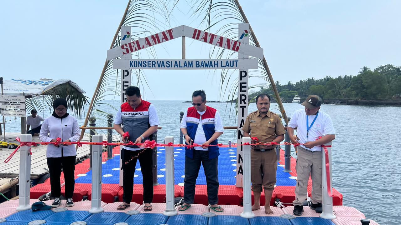 Lestarikan Ekosistem Laut, PT Pertamina Patra Niaga Fuel Terminal Tanjung Gerem Transpalansi Terumbu Karang