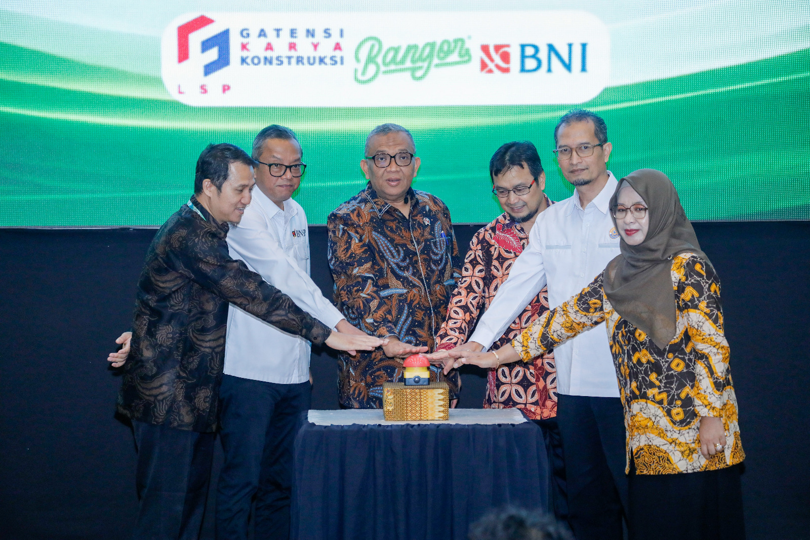 Wamenaker: Mahasiswa Harus Perkuat Kompetensi dan Sertifikasi untuk Hadapi Dunia Kerja