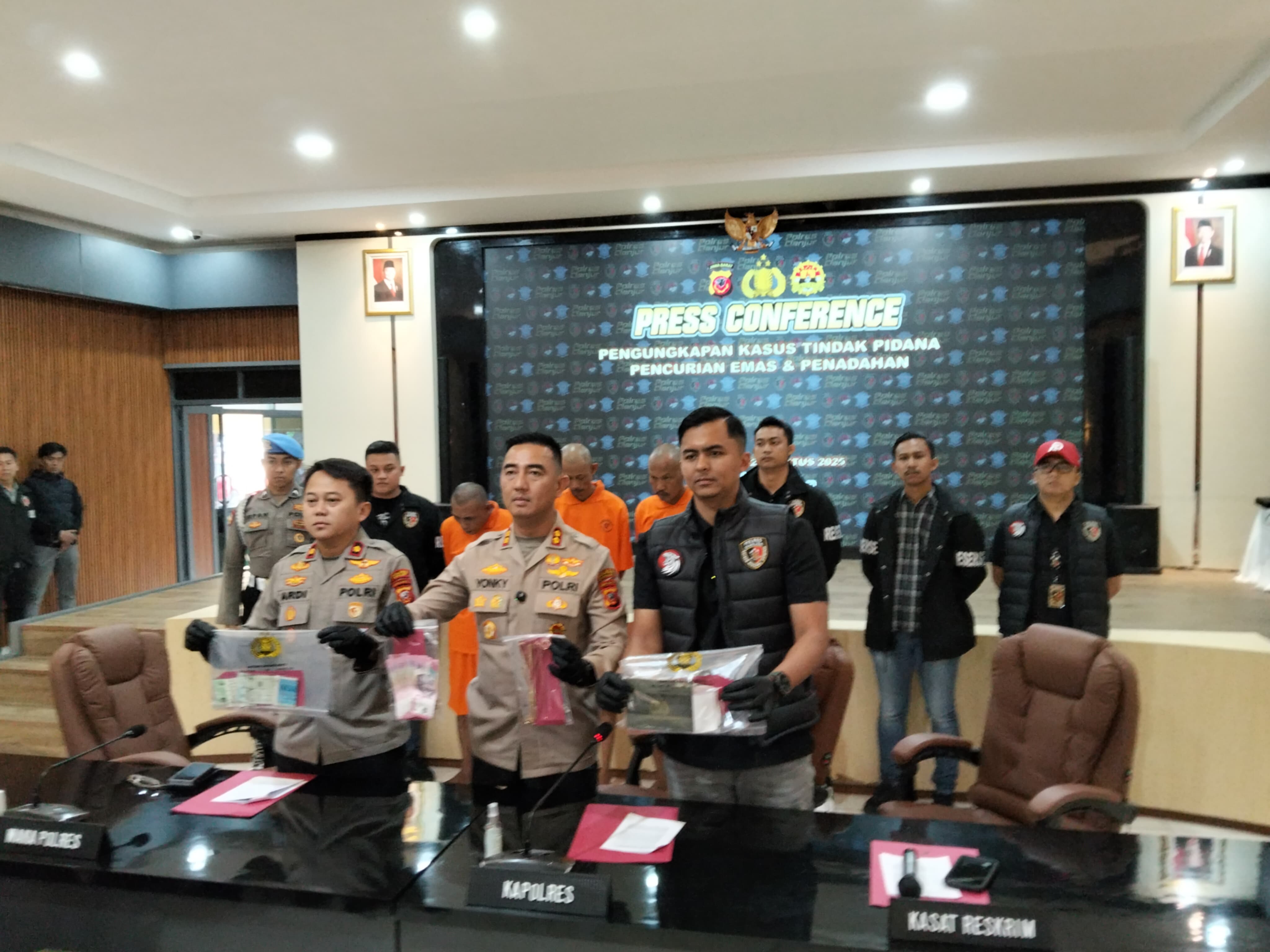 Polres Cianjur Bongkar Kasus Pencurian Emas di Sindangbarang, Tiga Tersangka Ditangkap