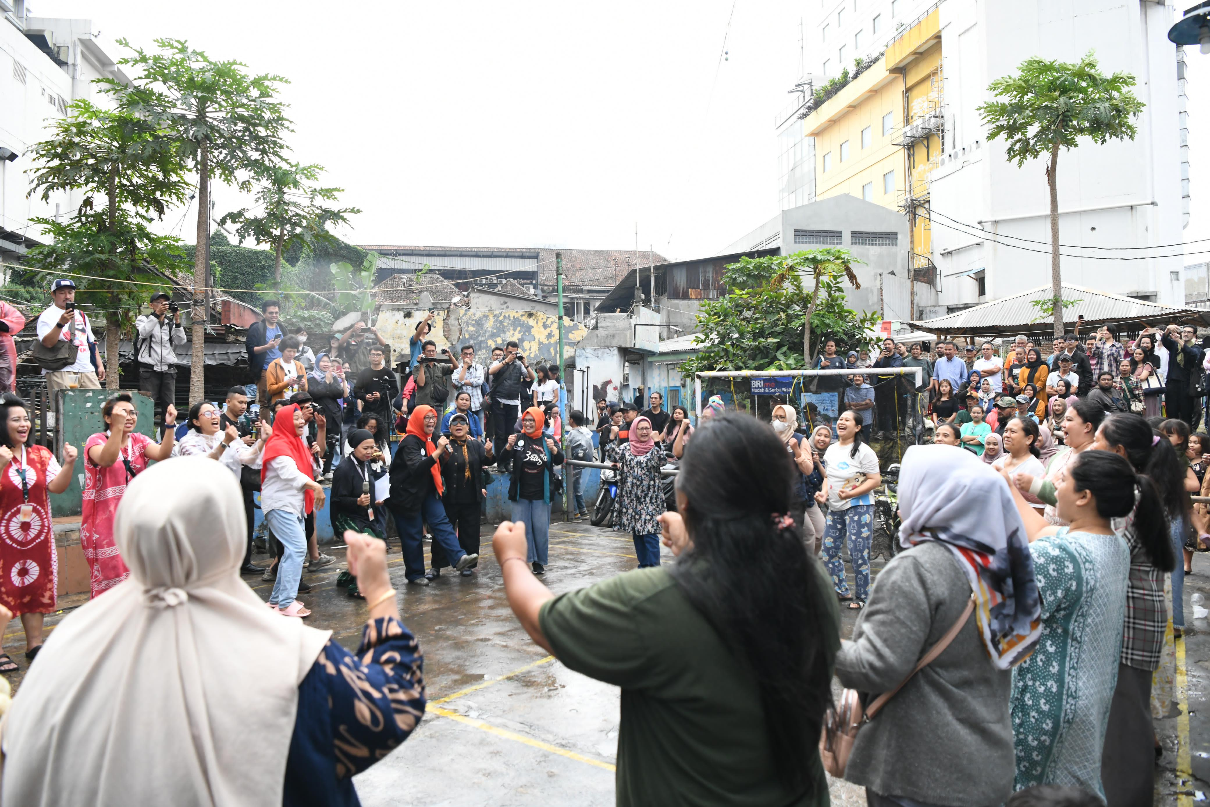 Bey Machmudin Apresiasi Teater Ruang Publik Festival di Kawasan Braga