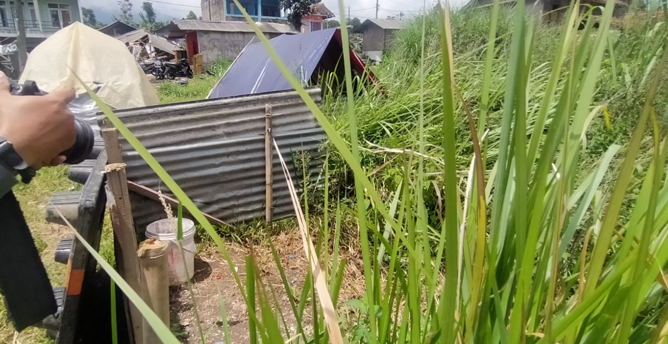 Pengungsi Korban Gempa Keluhkan Krisis Air Bersih, Dua Pekan Buang Air Besar dan Kecil di Lahan Kosong