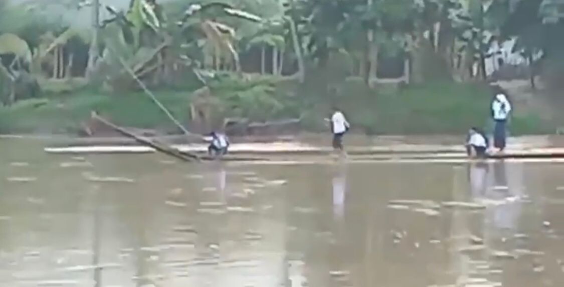 BPBD Sebut Jembatan Penyeberangan di Cianjur Selatan Rusak Berat