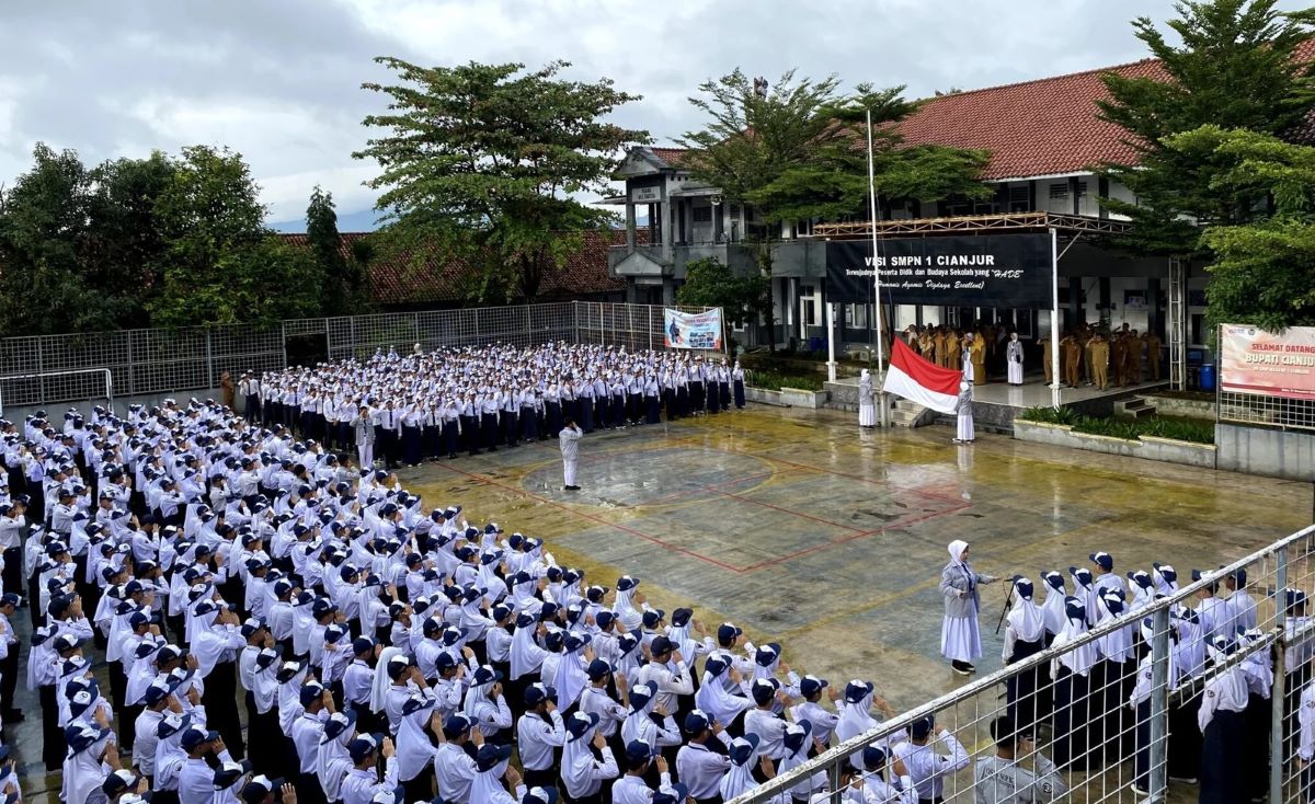 Kegiatan Pagi Ceria Warnai Hari Pertama Masuk Sekolah di Cianjur