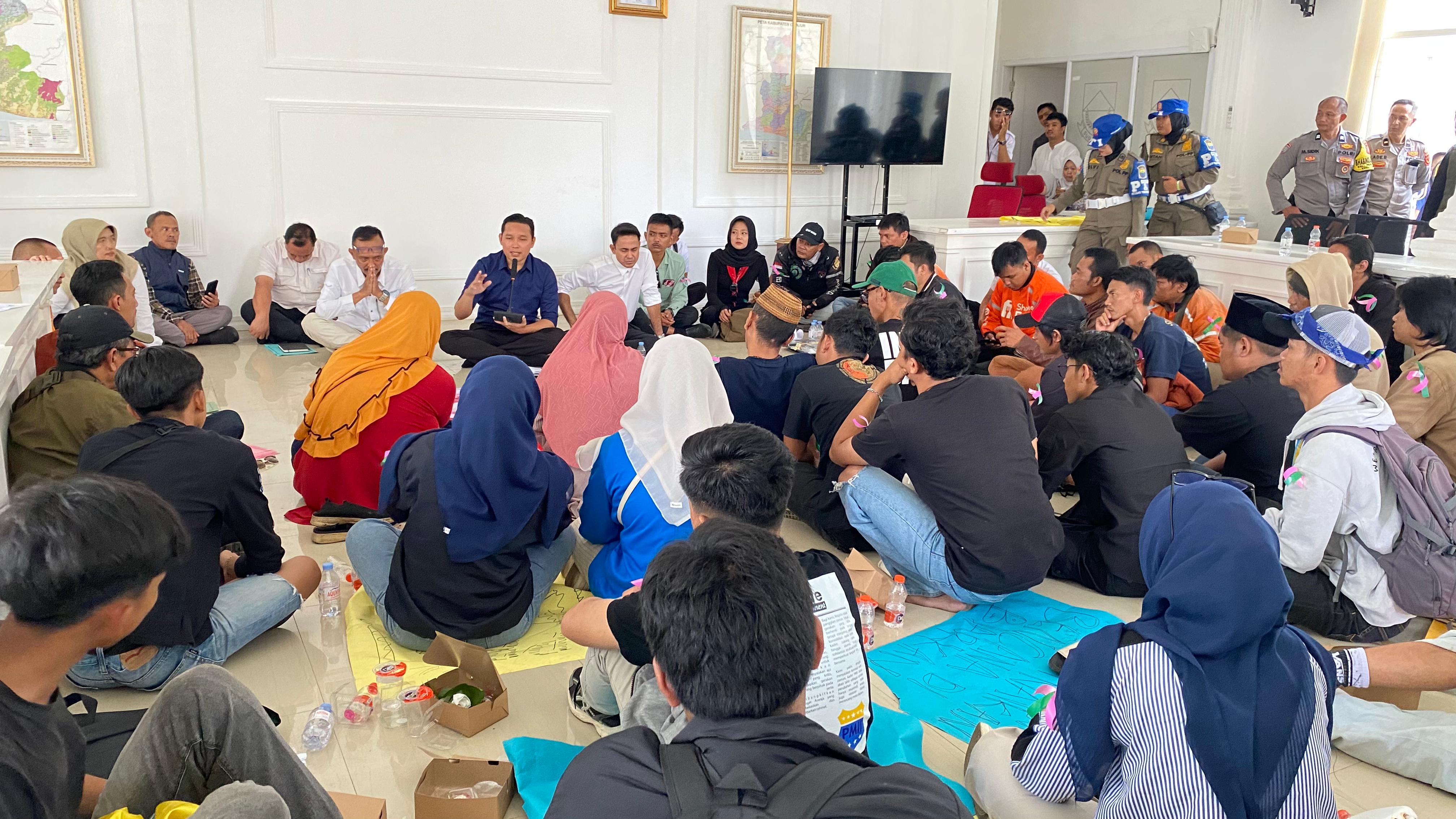 Aliansi Mahasiswa dan Masyarakat Cianjur Gelar Audiensi di Pendopo, Korlap: Masyarakat Butuh Empati