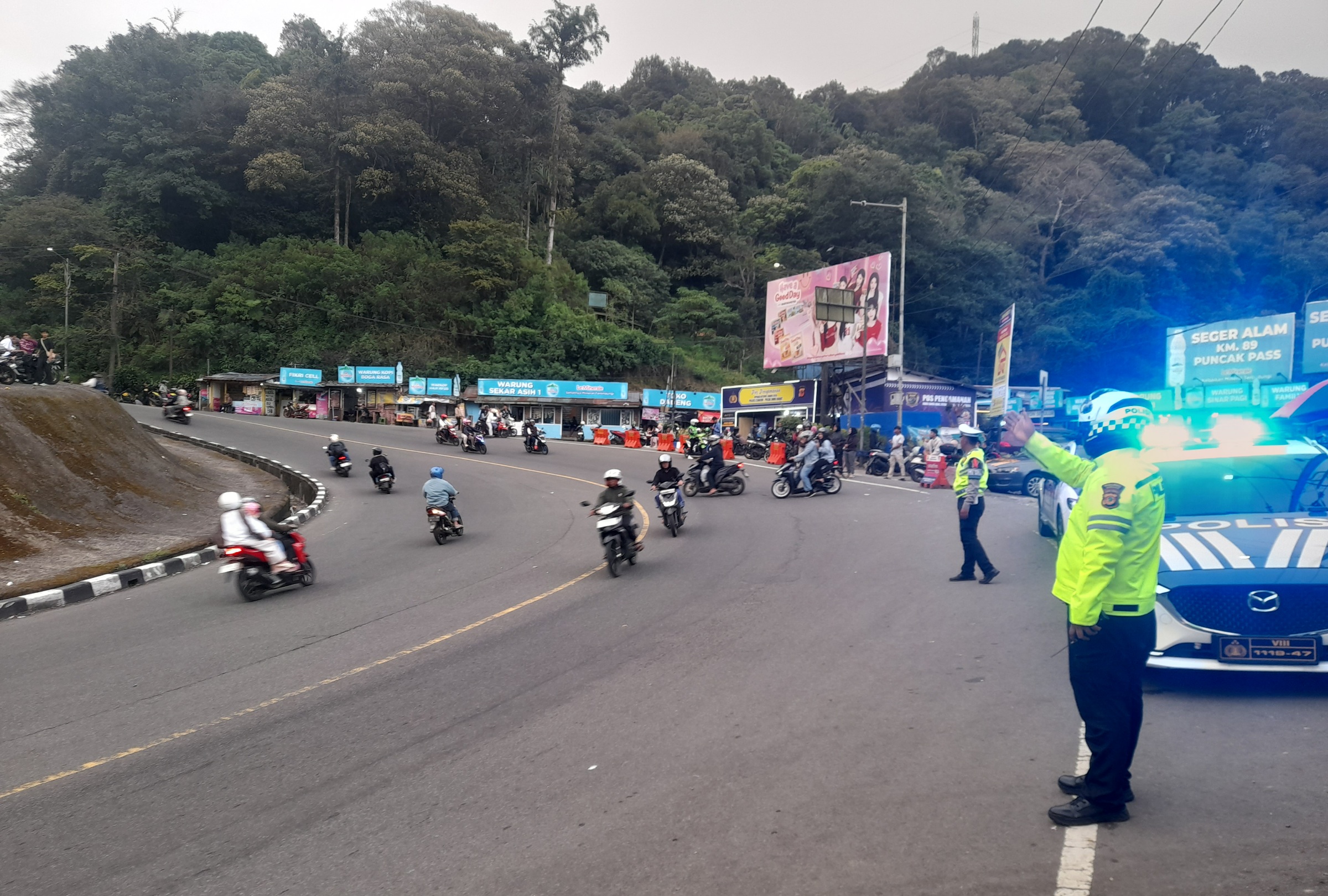Libur Lebaran, Volume Kendaraan di Jalur Puncak-Cianjur Cenderung Meningkat 