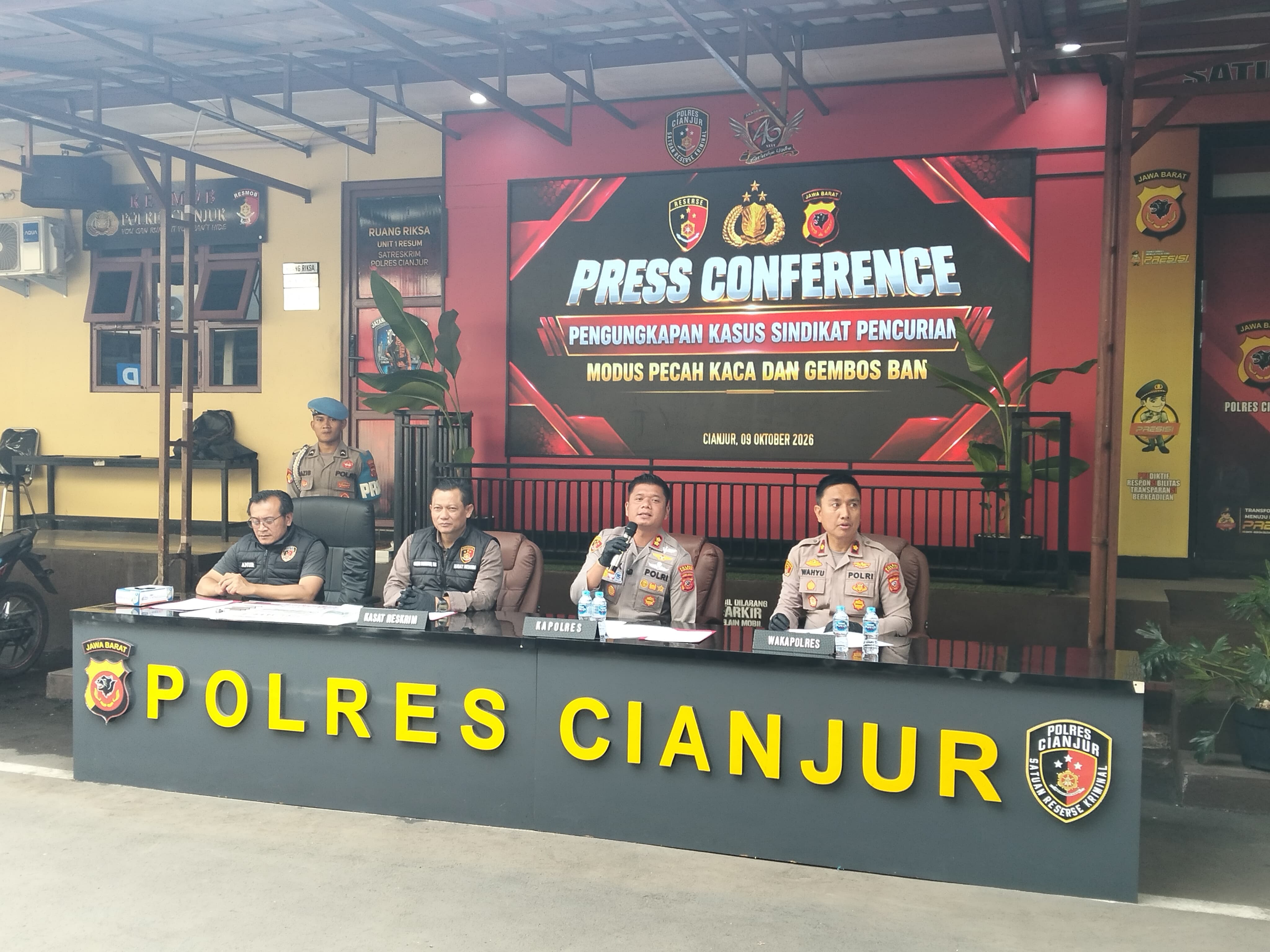 Polres Cianjur Tangkap Dua Pelaku Sindikat Pencurian Bermodus Pecah Kaca Mobil