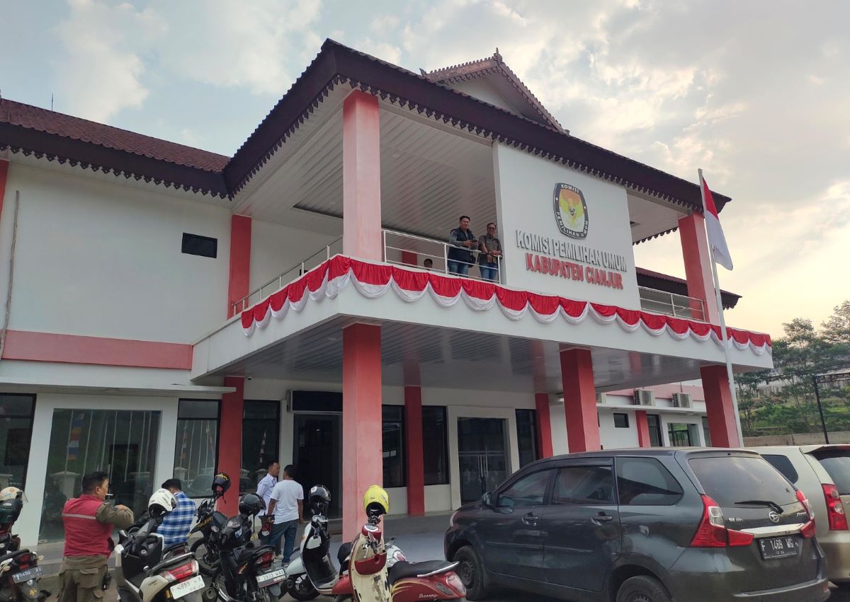 KPU Cianjur Verifikasi Berkas Perbaikan Bapaslon Bupati dan Wabup