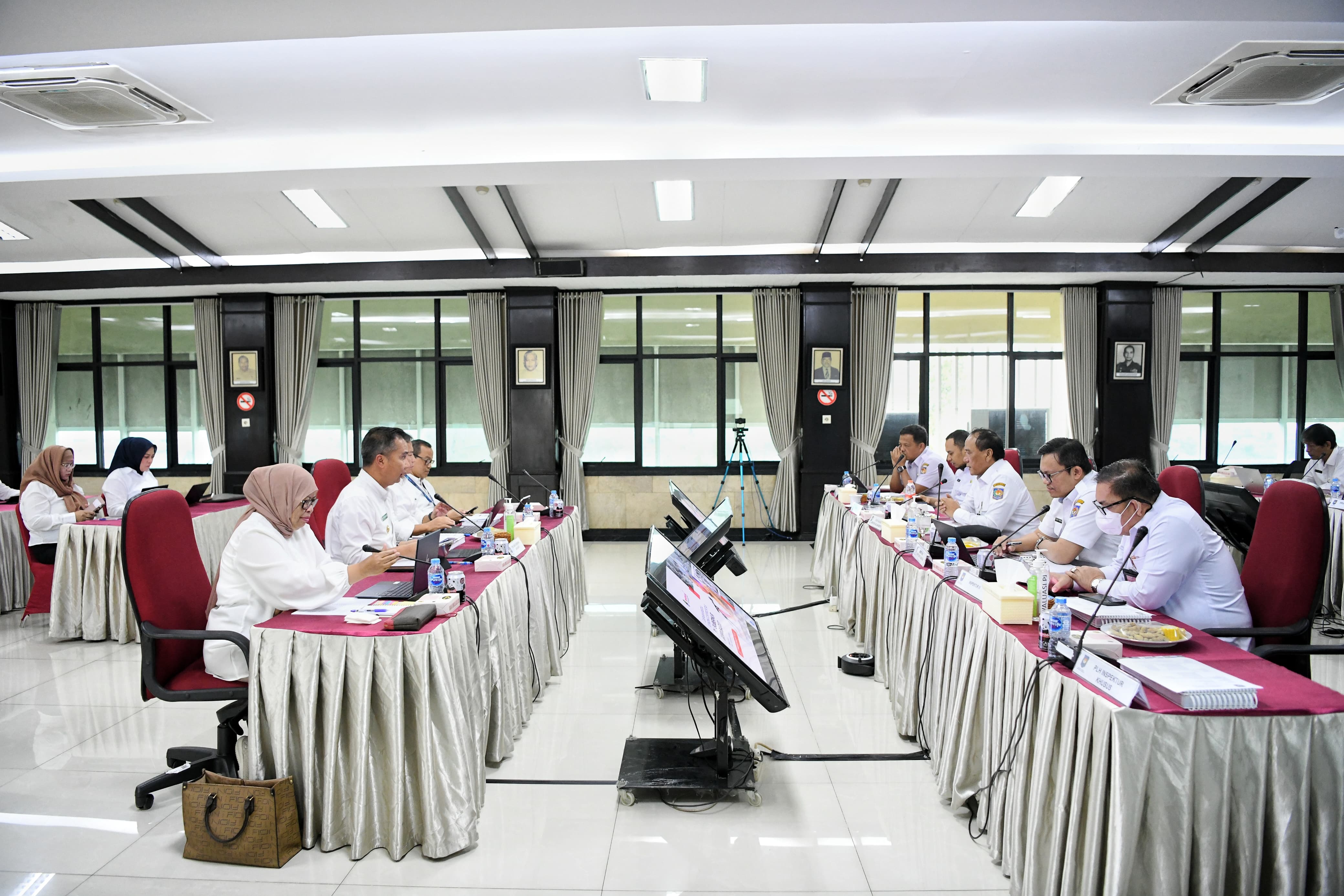 Bey Machmudin Ikuti Evaluasi Kinerja Triwulan IV Penjabat Gubernur 