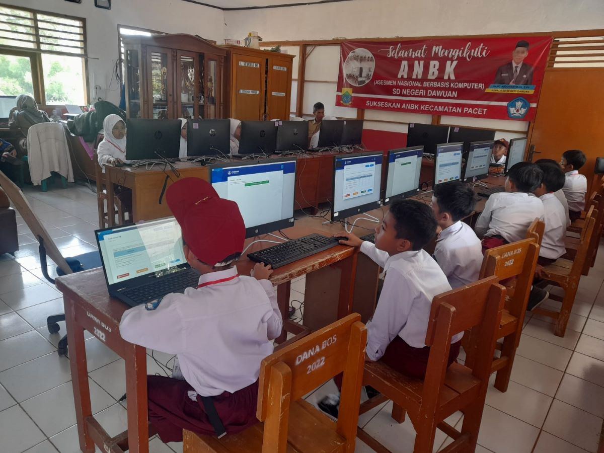 Siswa Kelas 5 SDN Dawuan Cianjur Jalani Asesmen Nasional Berbasis Komputer