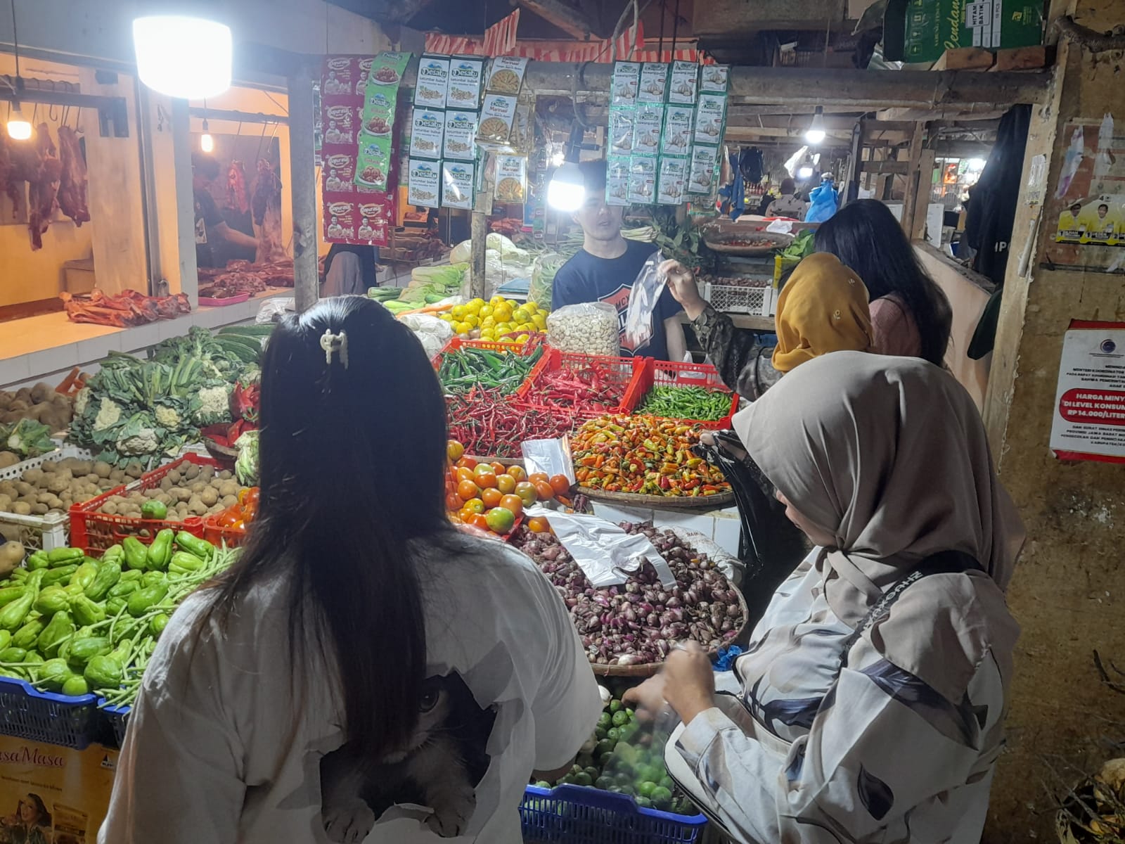 Harga Bahan Pokok di Pasar Cipanas Cianjur Relatif Stabil, Sayur Mayur Fluktuatif