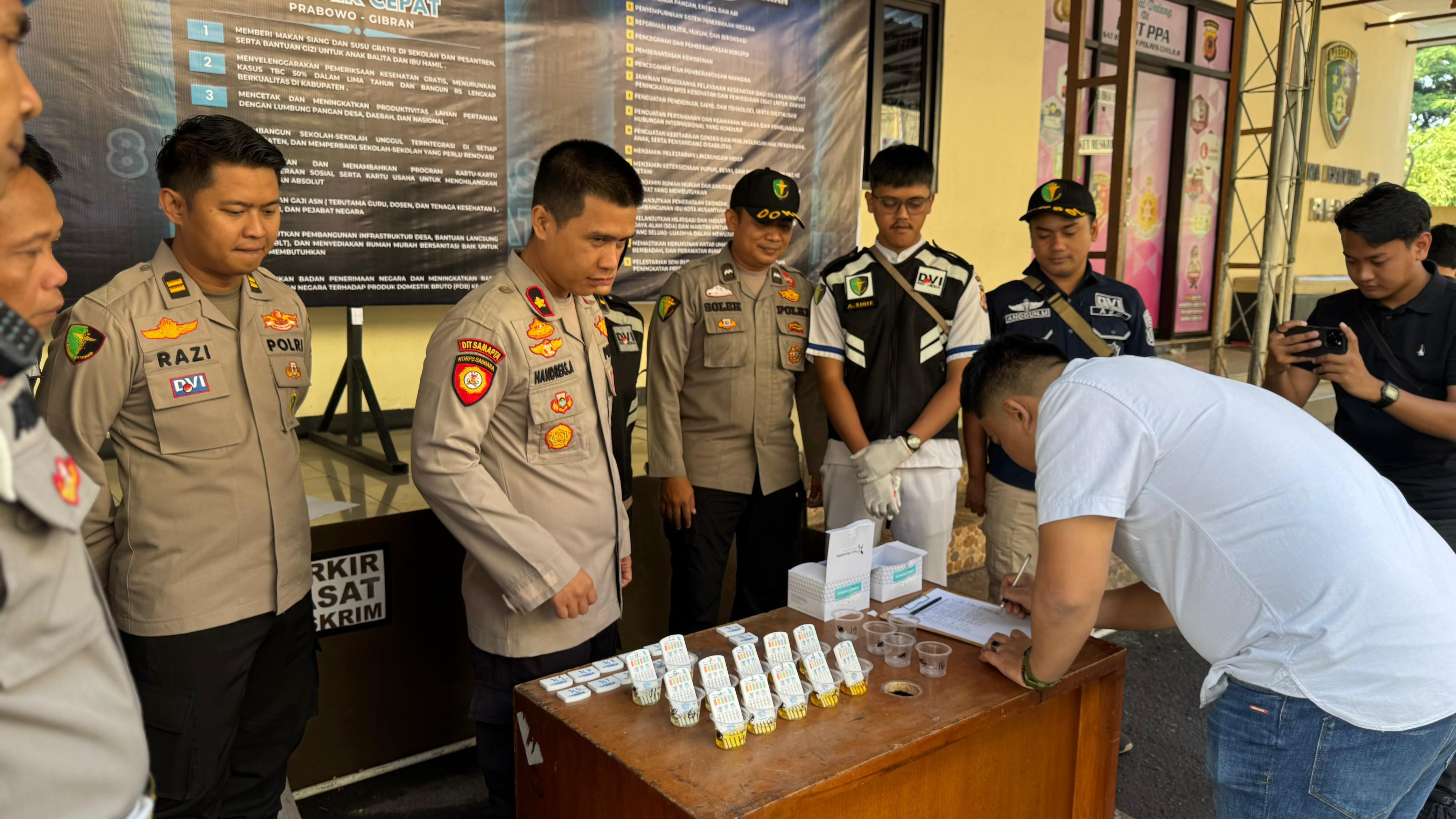 Tingkatkan Disiplin dan Integritas, Personel Satreskrim Polres Cianjur Dites Urin