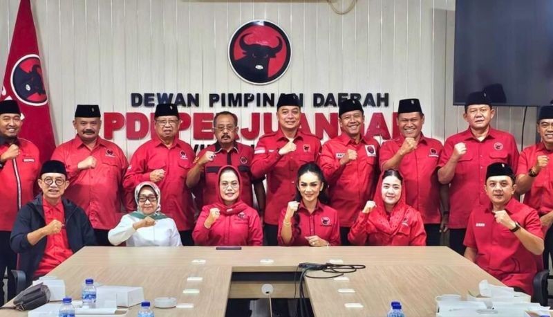 PDI Perjuangan Resmi Dukung Tujuh Bakal Pasangan Calon di Jawa Timur