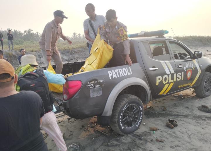 Nelayan Indramayu Ditemukan Tak Bernyawa di Pantai Sindangbarang Cianjur