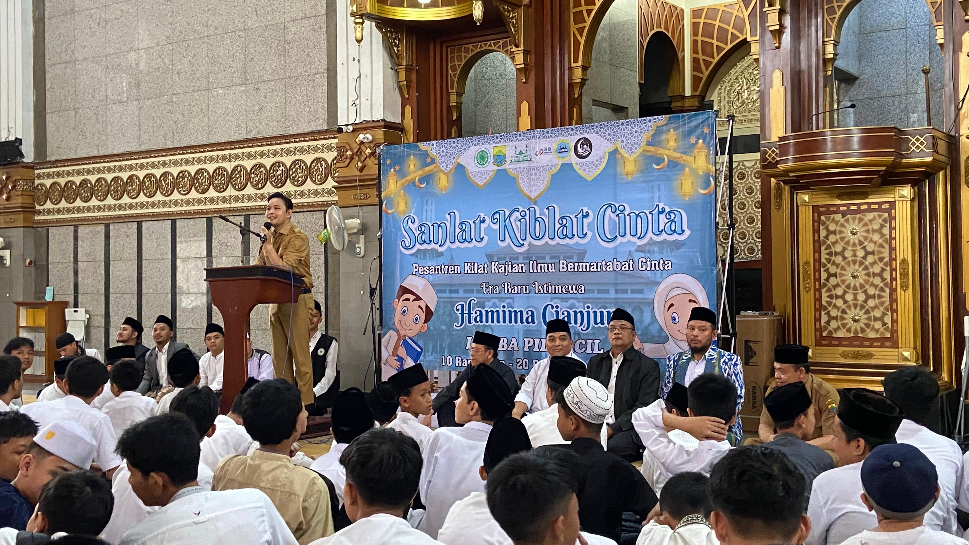 Bupati Cianjur Resmi Buka 'Sanlat Kiblat Cinta' di Masjid Agung