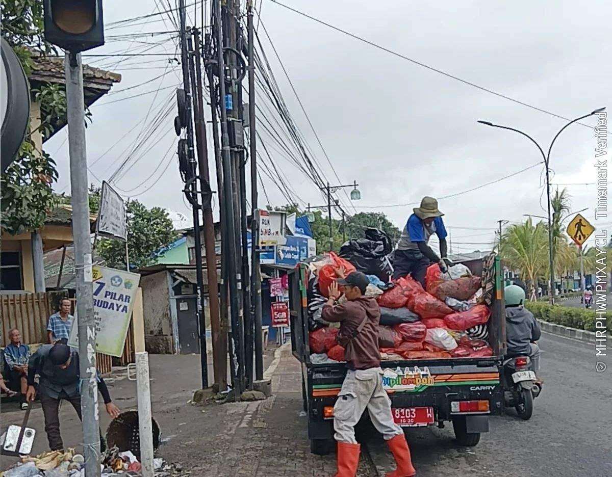 DLH Cianjur Angkut 16 Ton Sampah Selama Momen Nataru
