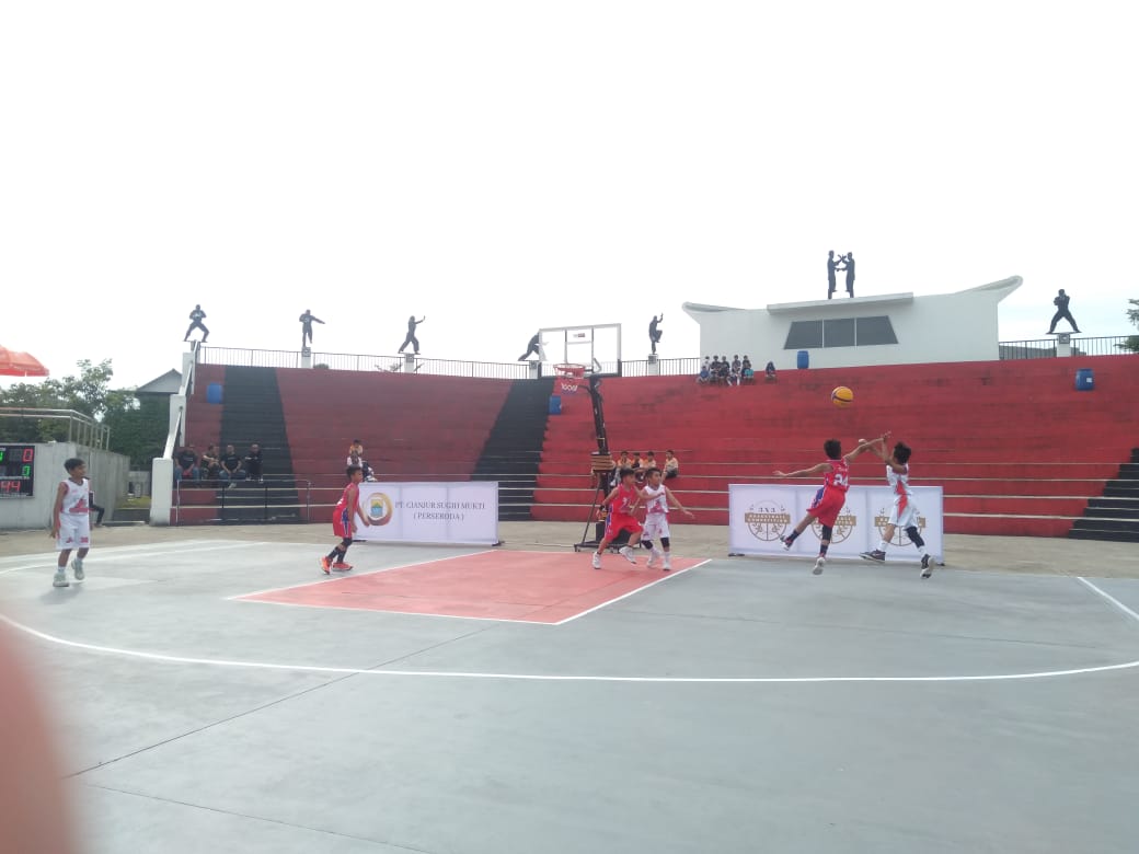 Pertama Kali, Puluhan Anak Usia 10-14 Tahun Ikuti Kompetisi Basket 3x3 di Taman Alun-alun Cianjur