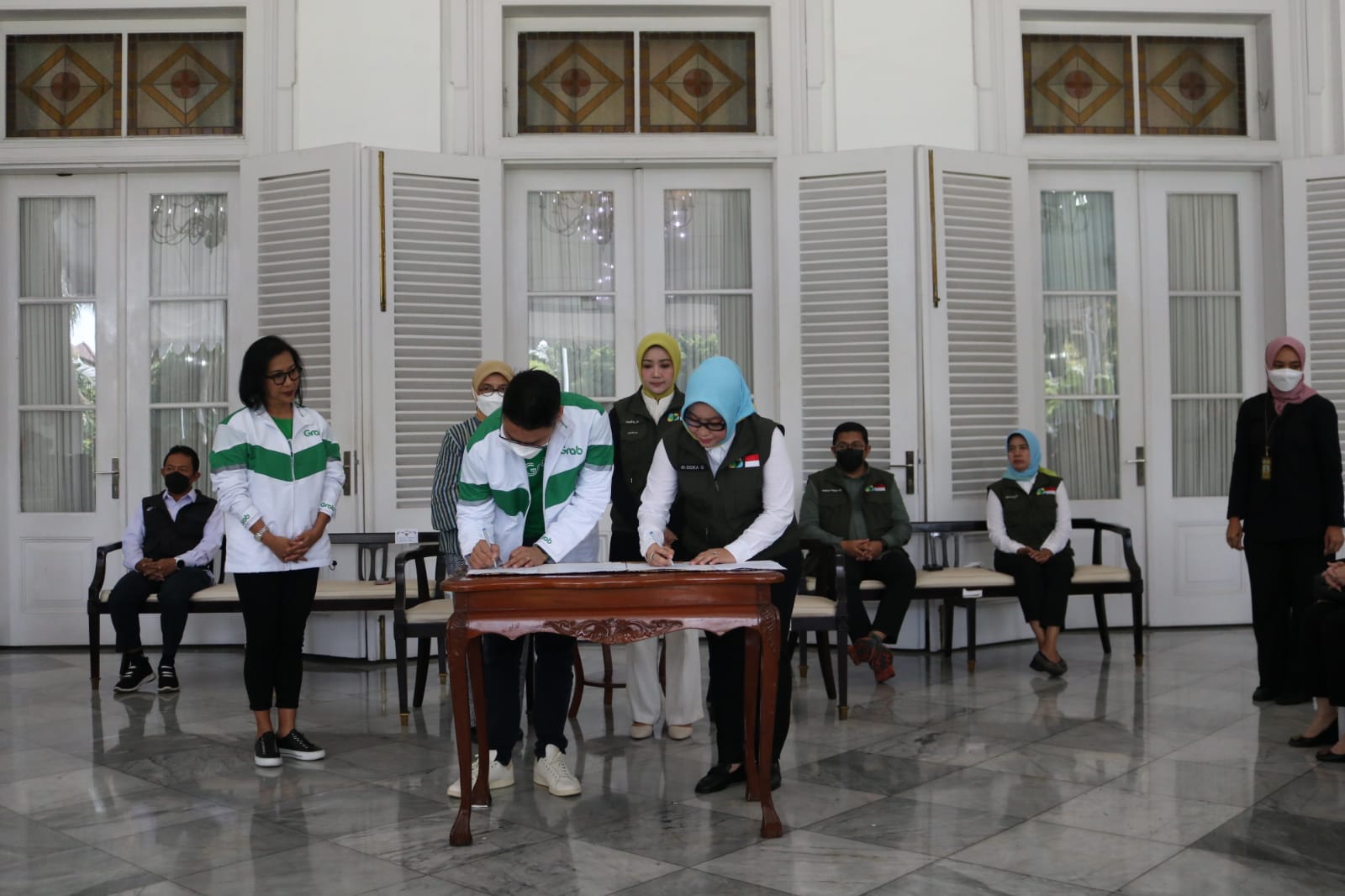 Grab Indonesia dan OVO Beri Bantuan Rp2 M Bantu Pemulihan Korban Gempa Cianjur