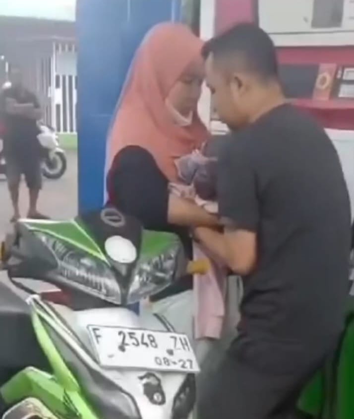 Hendak ke Rumah Mertua, Seorang Ibu di Cianjur Selatan Melahirkan di SPBU