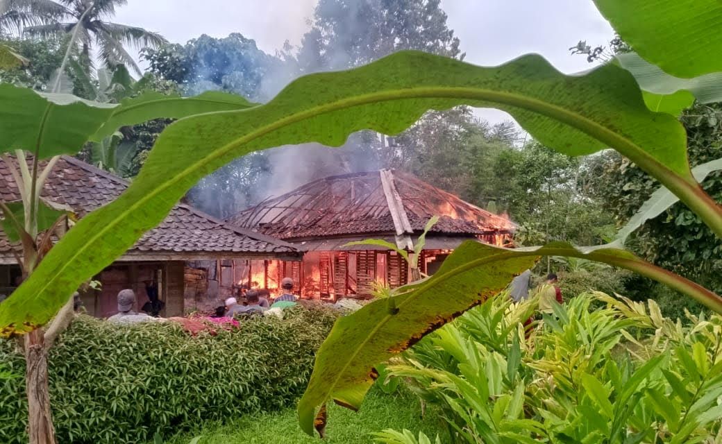 Rumah Warga di Pagelaran Ludes Terbakar, 3 Orang Alami Luka Bakar