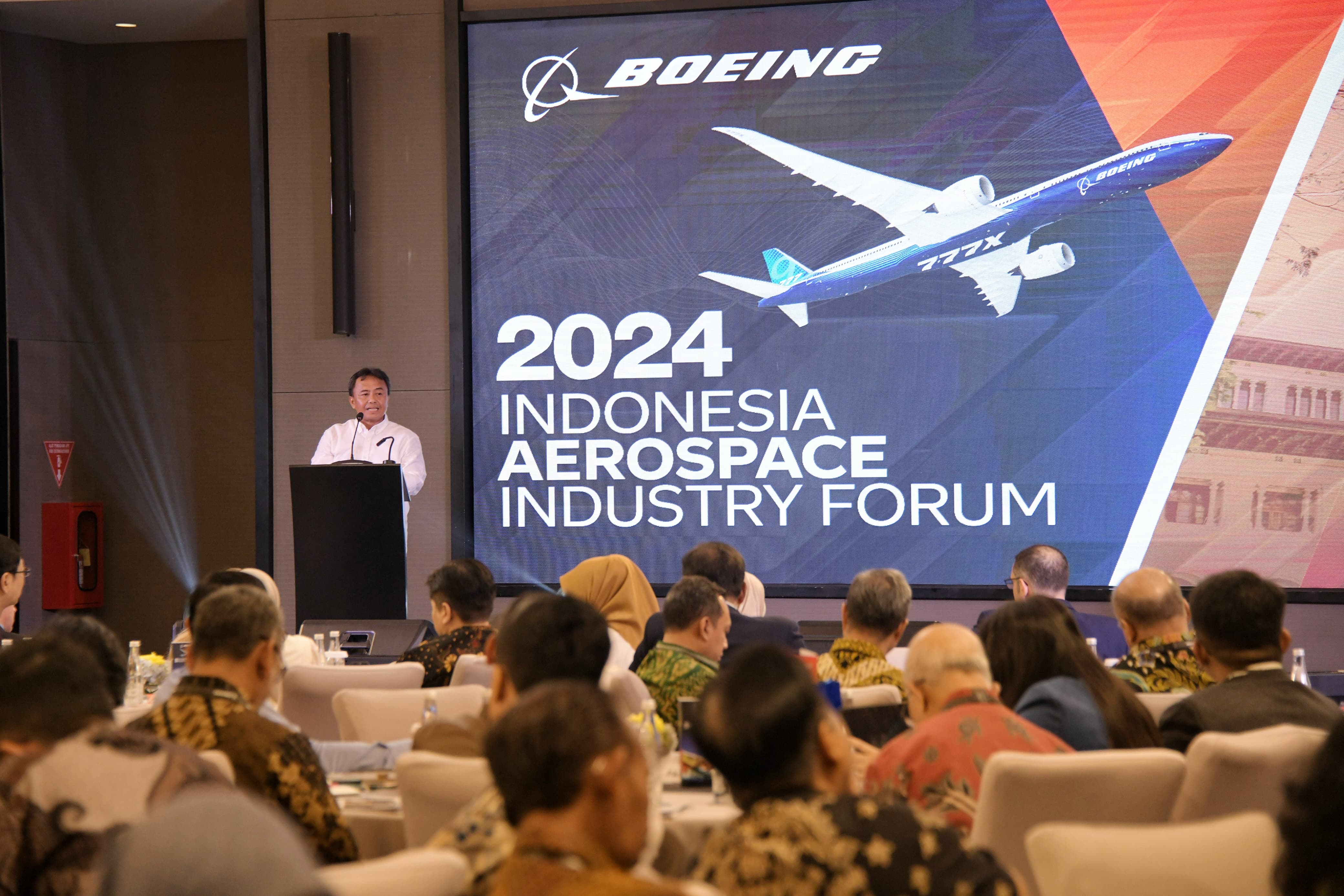 Sekda Herman Suryatman Buka Forum Industri Penerbangan Indonesia 2024