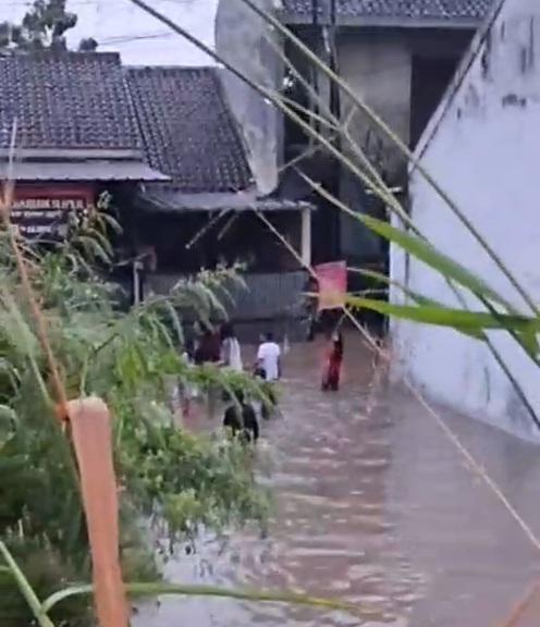 Hujan Lebat Guyur Karangtengah, Rumah Warga Tergenang Banjir