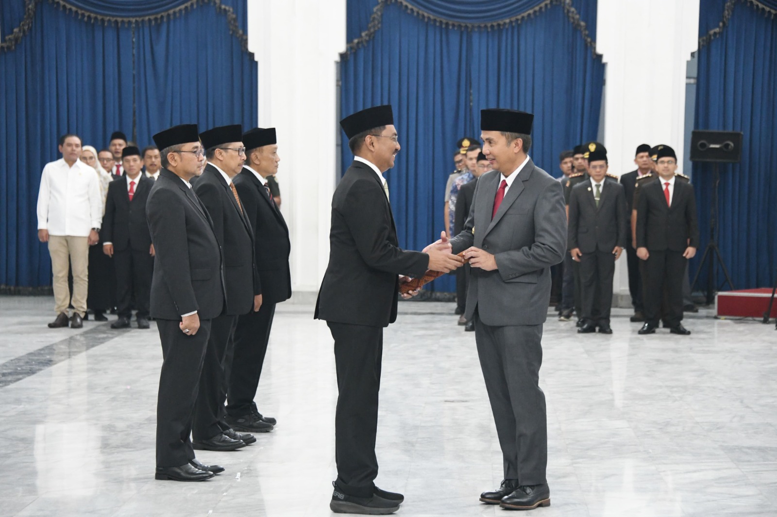 Bey Machmudin Lantik Lima Pejabat Sementara Bupati di Jabar