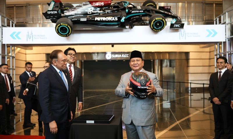 Presiden dan PM Anwar Kompak Tertawa Karena Kelakar Minta Mobil F1