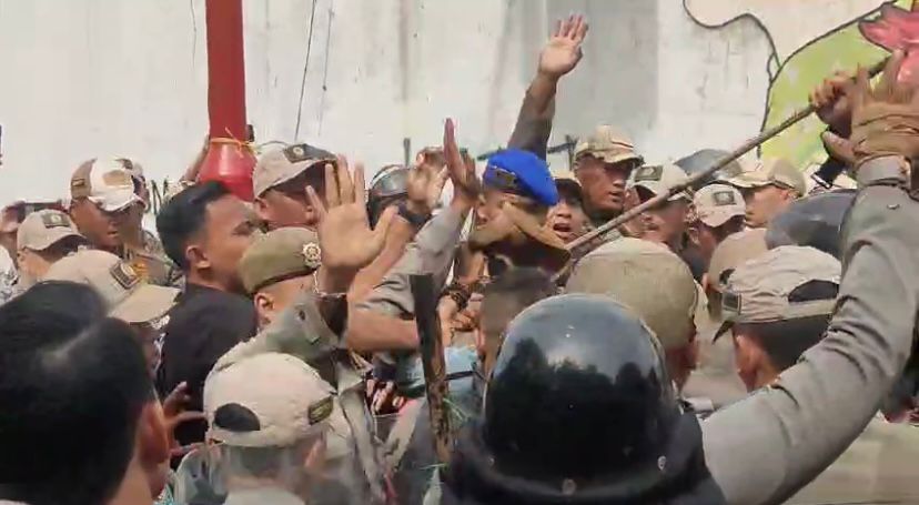 Bentrok dengan Satpol PP, Empat Pedagang Bomero Cianjur Terluka