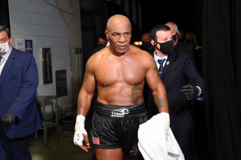 Mike Tyson Sakit, Duel Tinju Melawan Jake Paul Terpaksa Ditunda