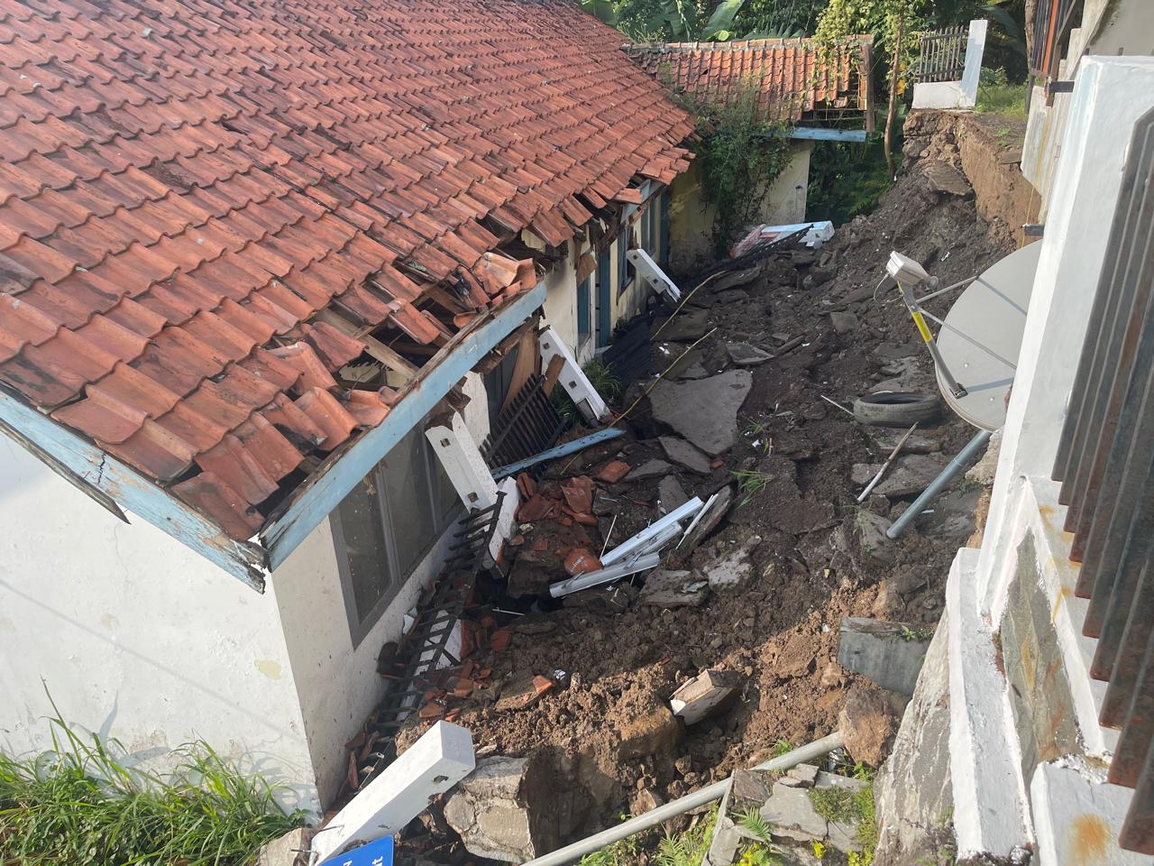 TPT Ambrol, Kantor Desa Rawabelut Cianjur Terancam