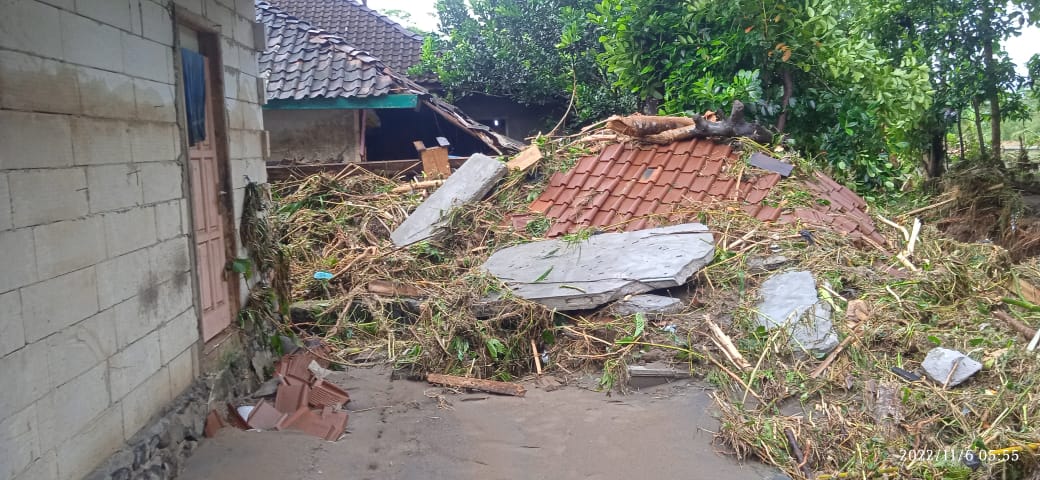 Banjir Bandang Terjang Cianjur Selatan, Fasilitas Air Bersih PDAM Terdampak, BPBD Terjunkan 22 Personel 