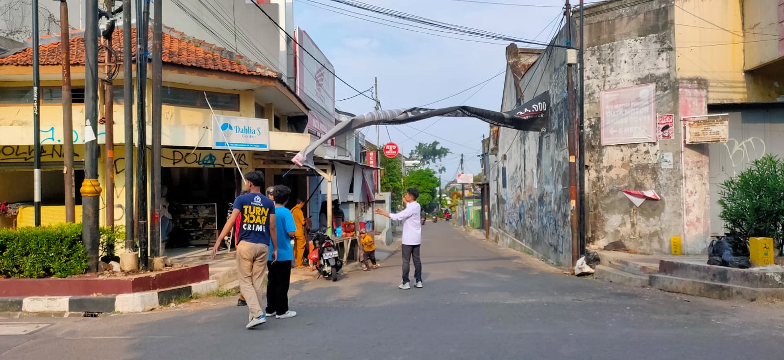 Ratusan Banner dan Spanduk Reklame Ditertibkan Bapenda Cianjur 