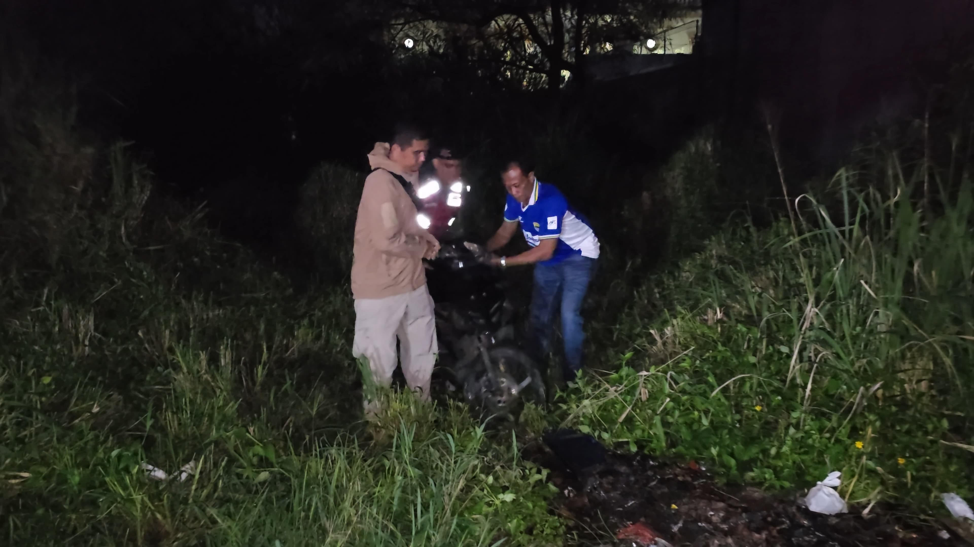 Hindari Razia Polisi, Pengendara Tinggalkan Motor di Semak-semak