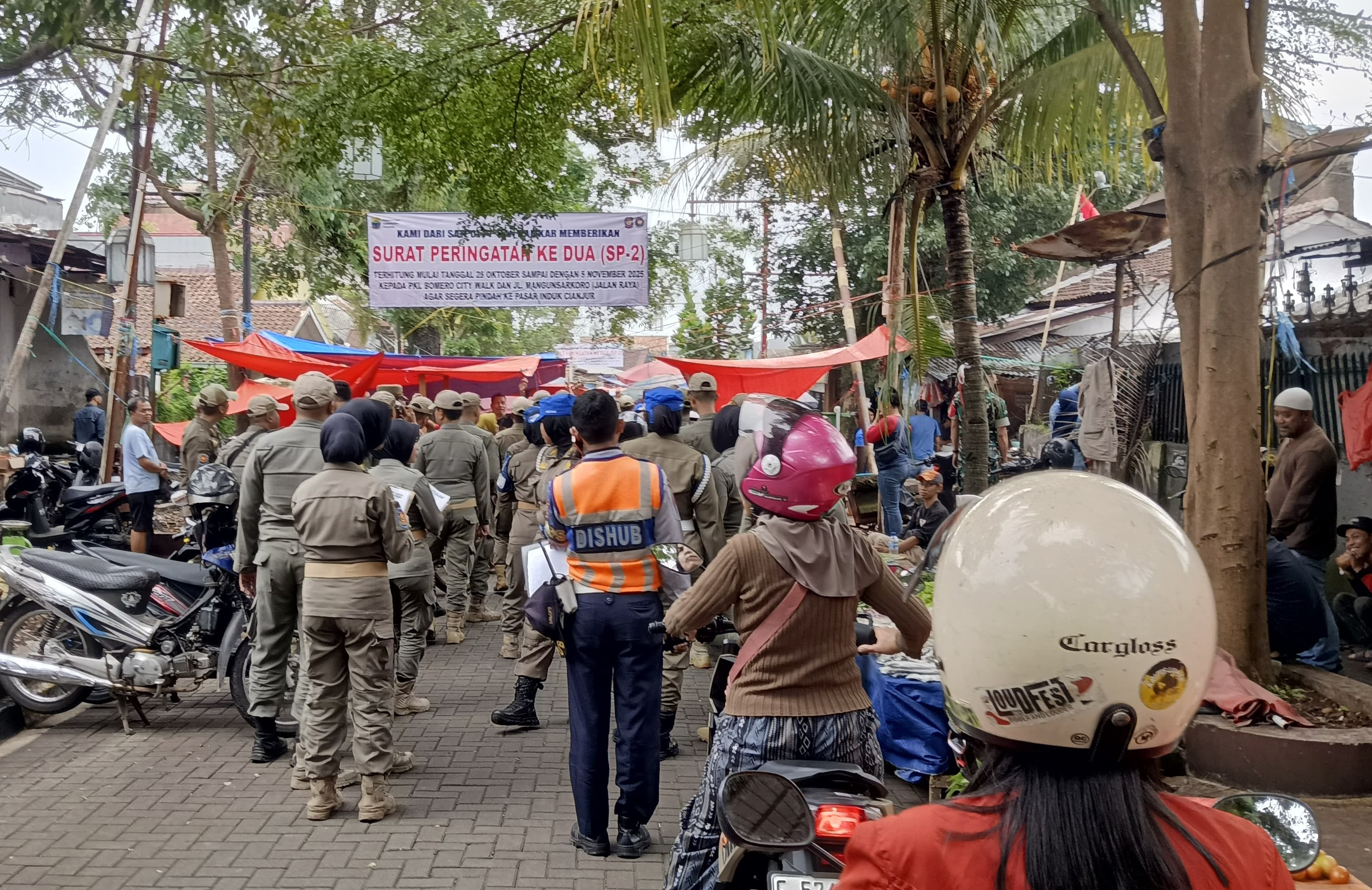 Layangkan SP2, Satpol PP Minta PKL Bomero Segera Pindah ke Pasar Induk Cianjur