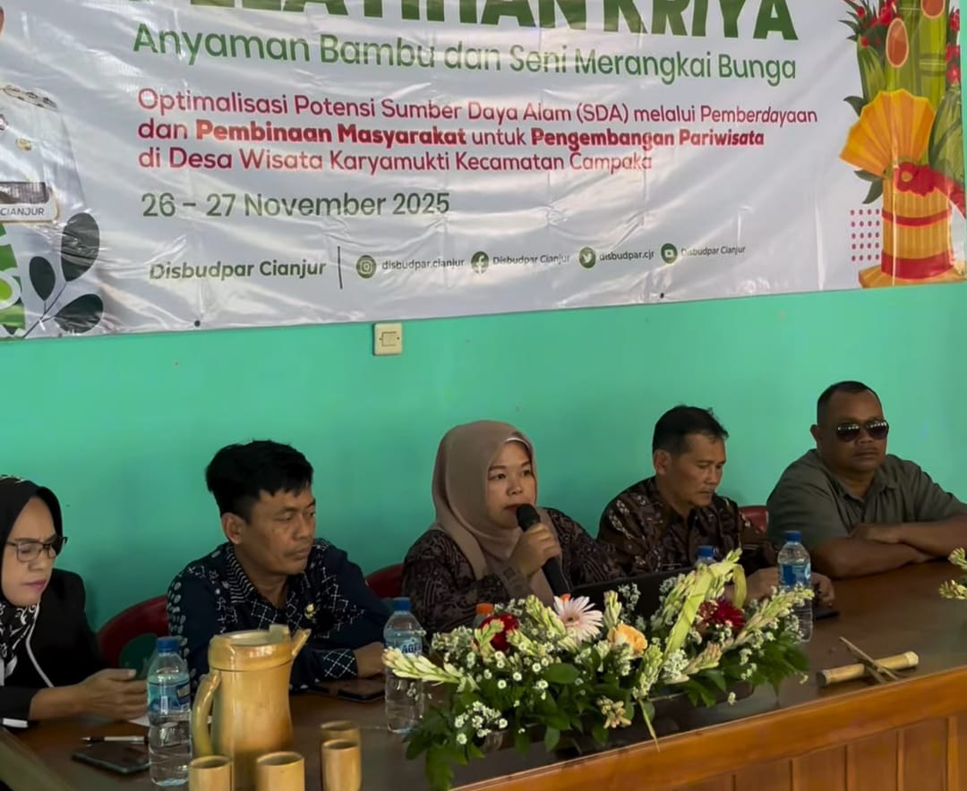 Disbudpar Cianjur Gelar Pelatihan Kriya Anyaman Bambu dan Seni Merangkai Bunga