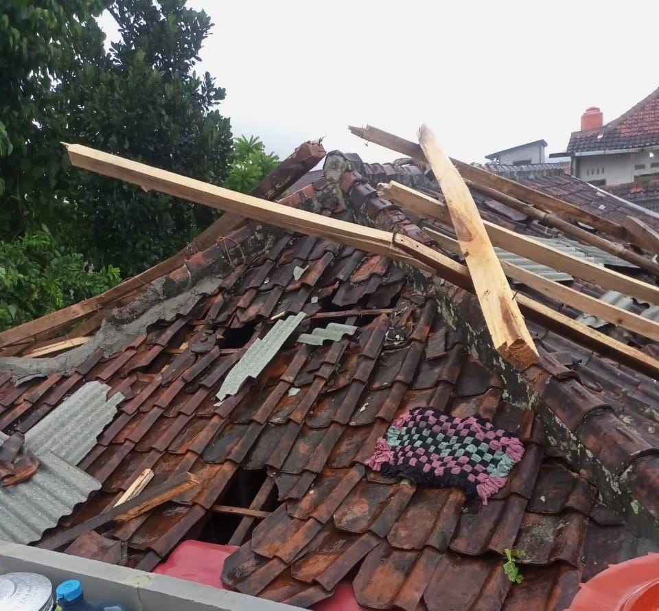 Puluhan Rumah di Warungkondang Cianjur Diterjang Angin Puting Beliung, Begini Kondisinya 