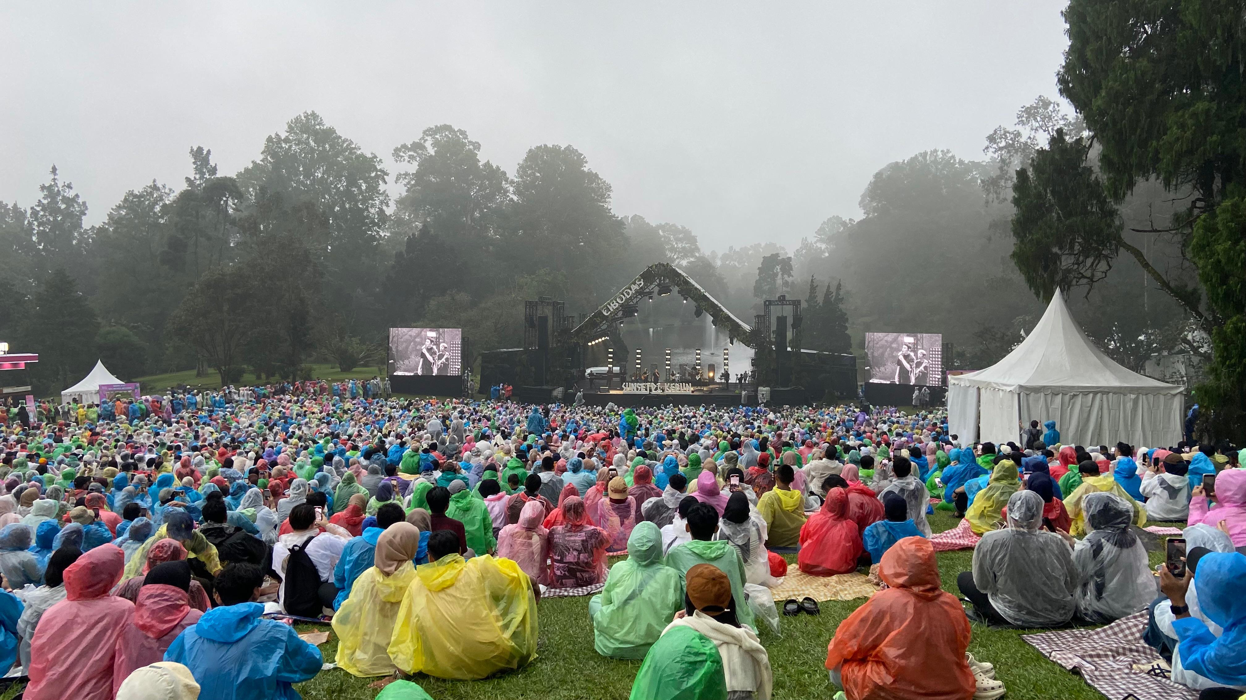 Sunset di Kebun KRC ke-4 Berjalan Meriah Meski Sempat Diguyur Hujan