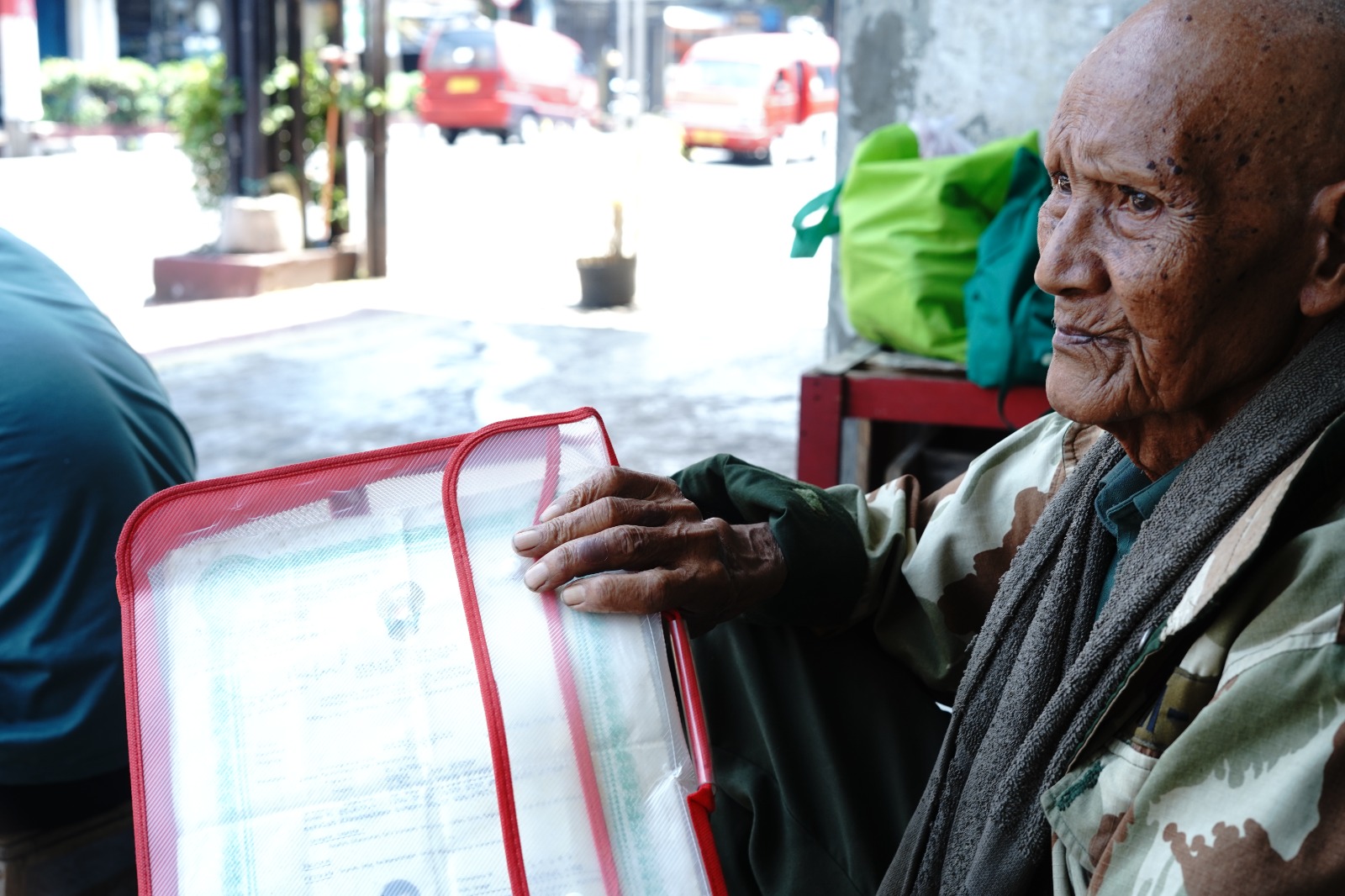 Kisah Odi, Veteran Perang Kemerdekaan Kini Jadi Tukang Penjahit Sepatu di Pinggir Jalan