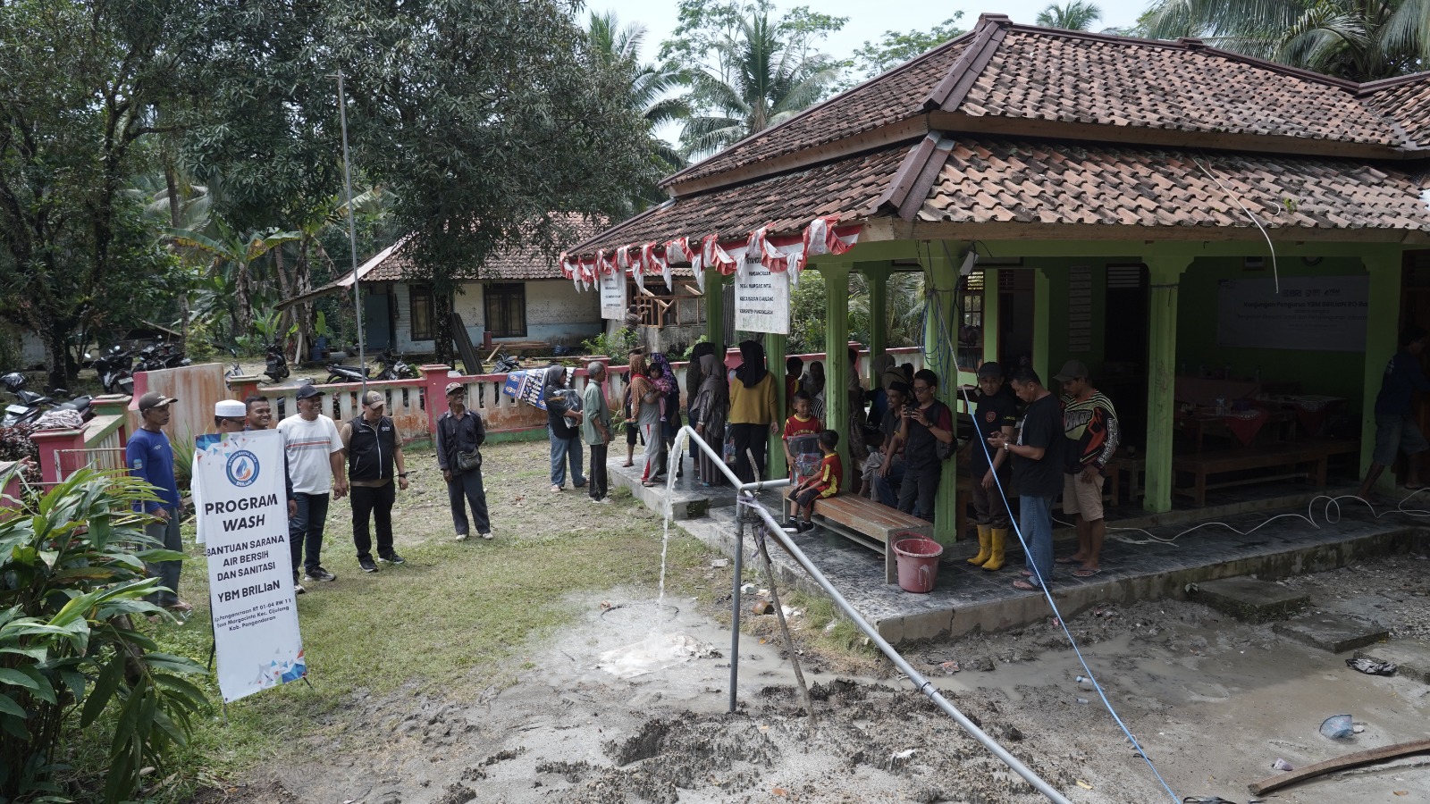 BRI Melalui YBM BRILiaN Salurkan Zakat untuk Air Bersih dan Pendidikan di Jawa Barat